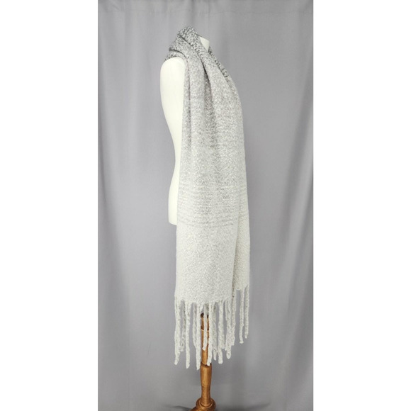 Mer Sea & Co Scarf Womens One Size Gray White Soft Boucle Fringe Wrap Shawl - Picture 2 of 8